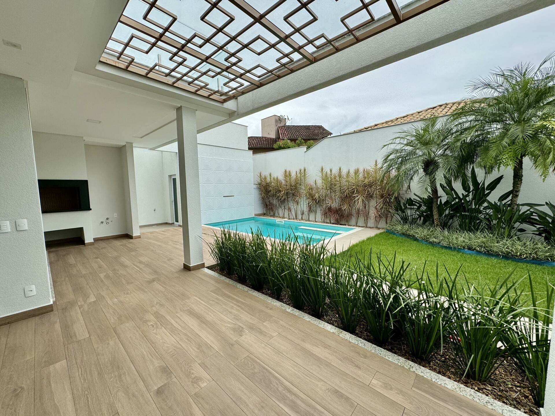 Imagem do Casa nova com 03 suítes e piscina no Champagnat no bairro Amizade